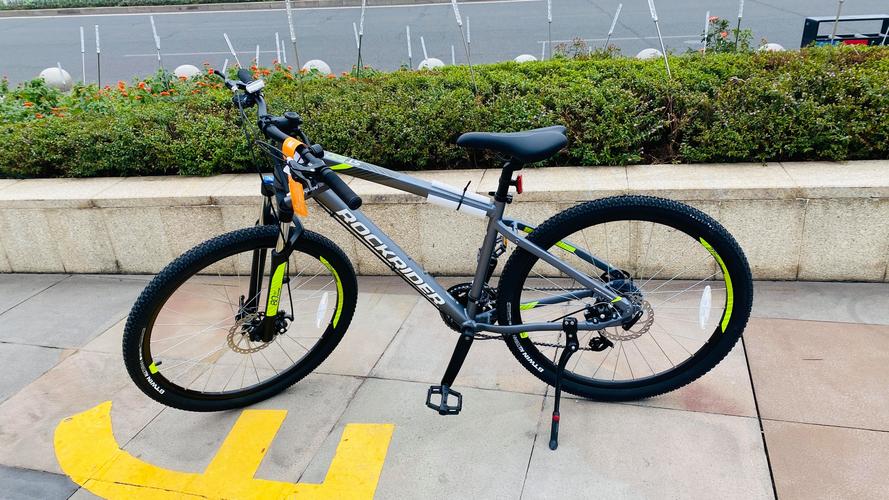 想買一輛山地自行車,請(qǐng)問(wèn)喜德盛的英雄600和迪卡儂的st520 兩個(gè)價(jià)格差